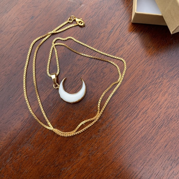 18K Crescent Moon Shell Necklace - Picture 3 of 6